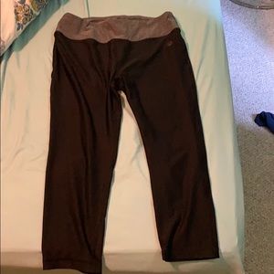 VOGO Athletica Cropped Exercise Pants size Large